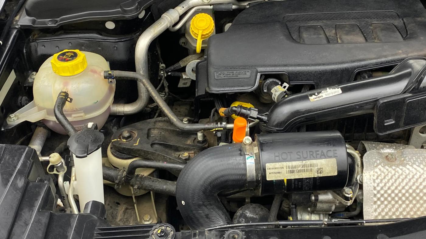 2023 Mahindra XUV300 W8 (O) 1.2 PETROL AMT, Petrol, Automatic, 12,571 km, Engine View - Right