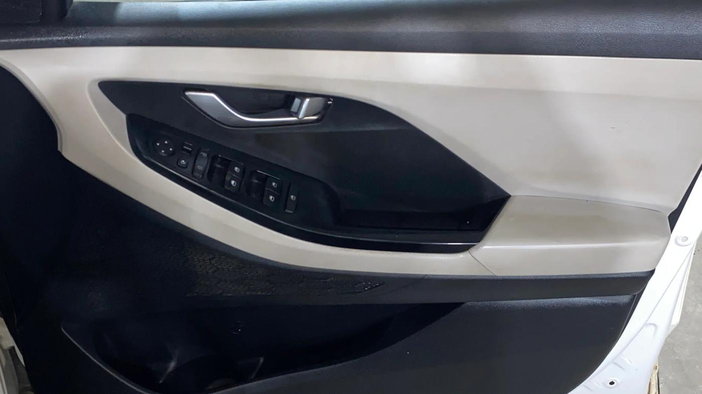 2022 Hyundai Creta SX 1.5 PETROL, Petrol, Manual, 42,570 km, Driver Side Door Panels Control