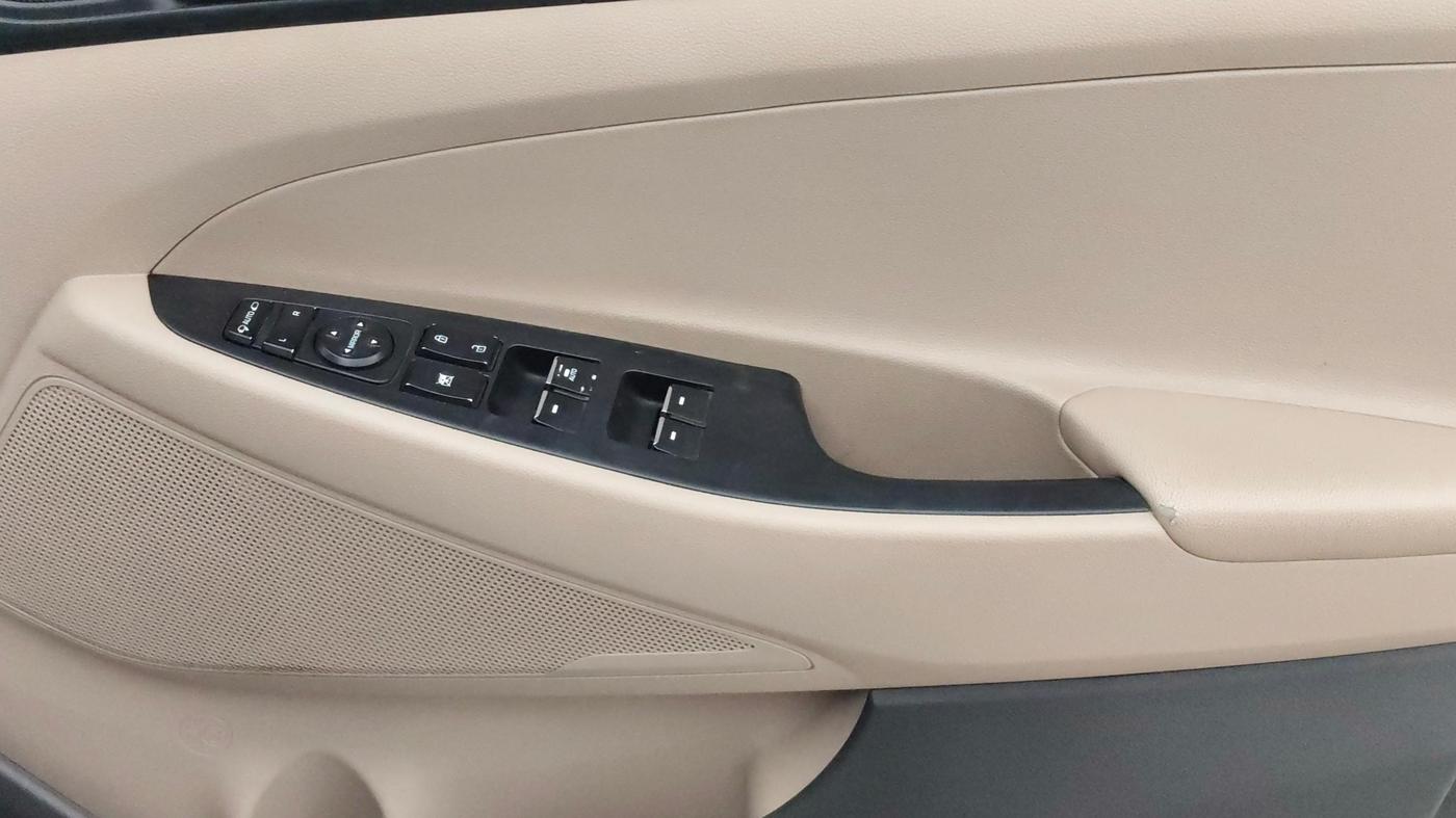 2016 Hyundai Tucson GLS 2WD AT DIESEL, Diesel, Automatic, 1,35,698 km, Driver Side Door Panels Control