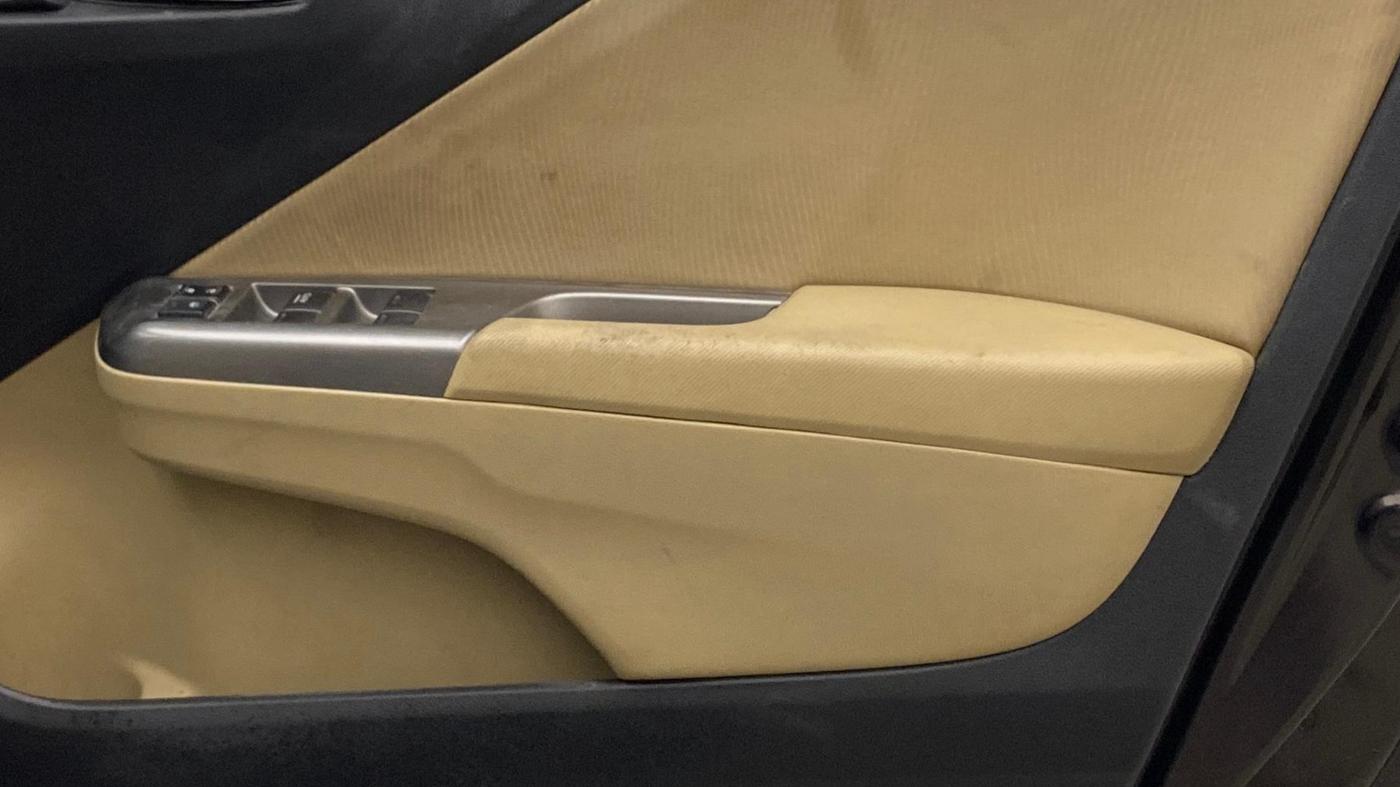 2016 Honda City 1.5L I-DTEC V, Diesel, Manual, 1,09,903 km, Driver Side Door Panels Control