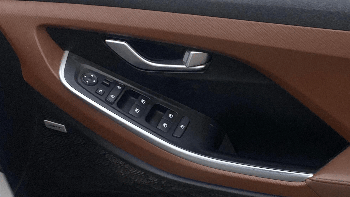 2023 Hyundai ALCAZAR 1.5 SIGNATURE (O) TURBO DCT 7, Petrol, Automatic, 30,219 km, Driver Side Door Panels Control