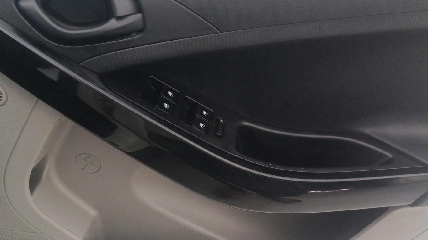 2018 Tata NEXON XM DIESEL, Diesel, Manual, 97,923 km, Driver Side Door Panels Control