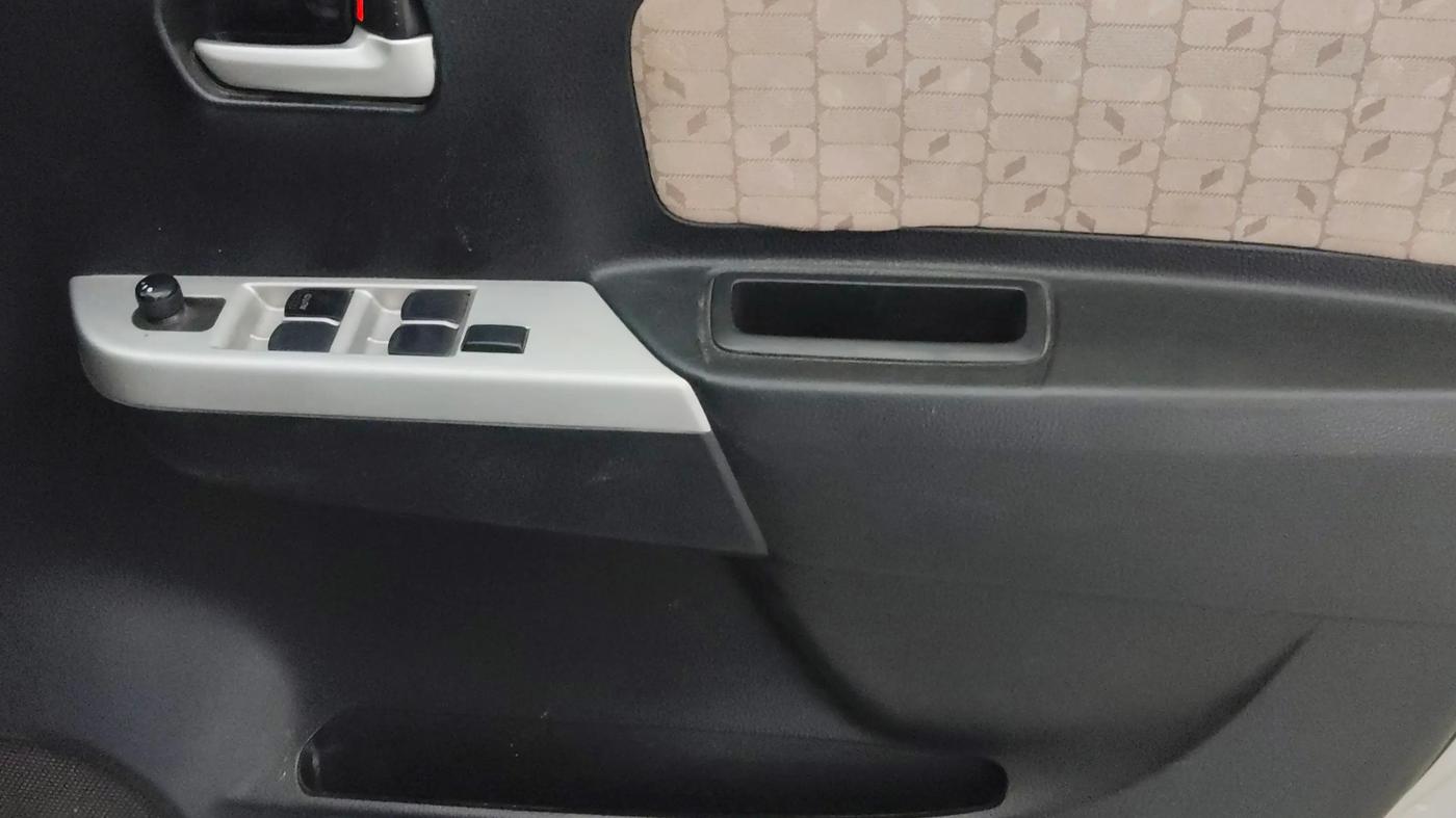2016 Maruti Wagon R 1.0 VXI AMT, Petrol, Automatic, 28,834 km, Driver Side Door Panels Control