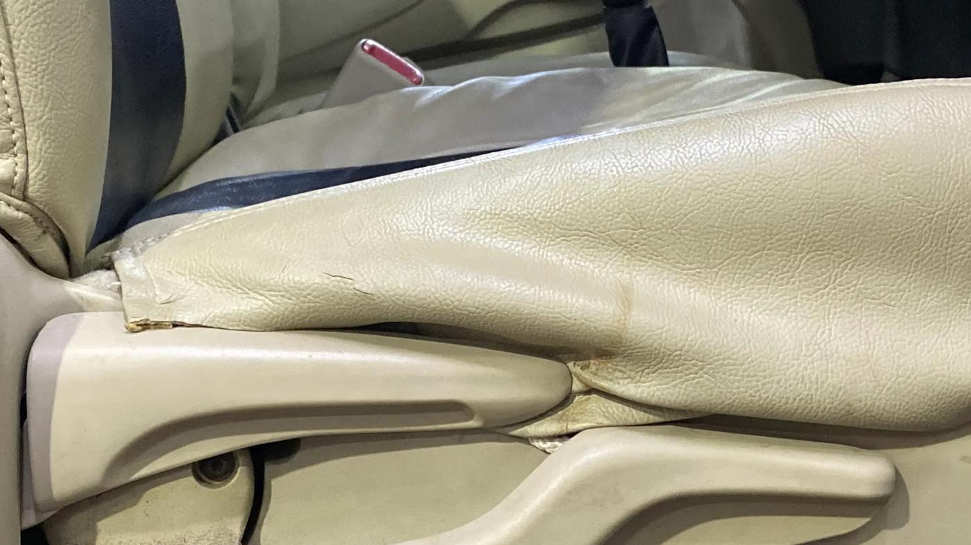 2019 Toyota Etios Liva V, CNG, Manual, 68,220 km, Driver Side Adjustment Panel