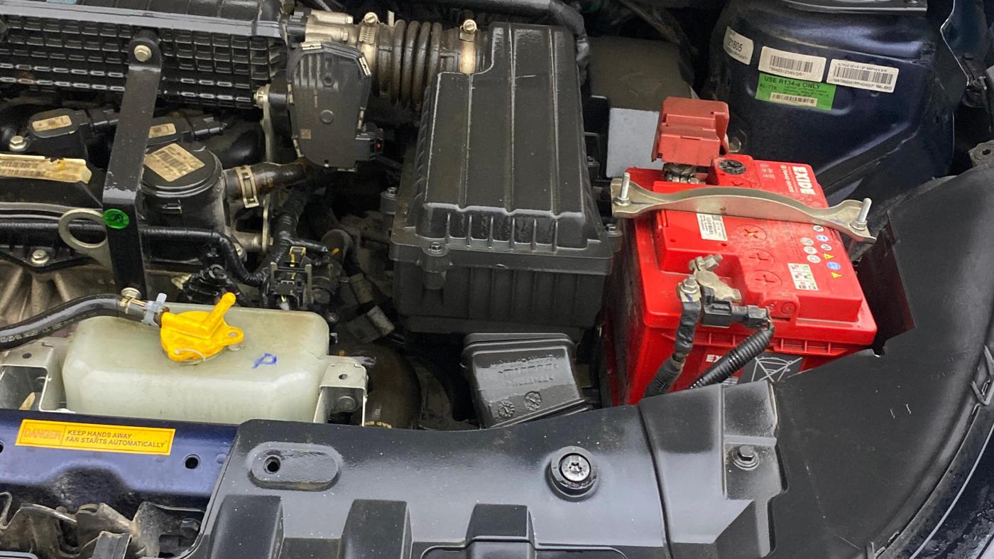 2023 Tata ALTROZ XZ + SUNROOF, Petrol, Manual, 31,000 km, Engine View - Left