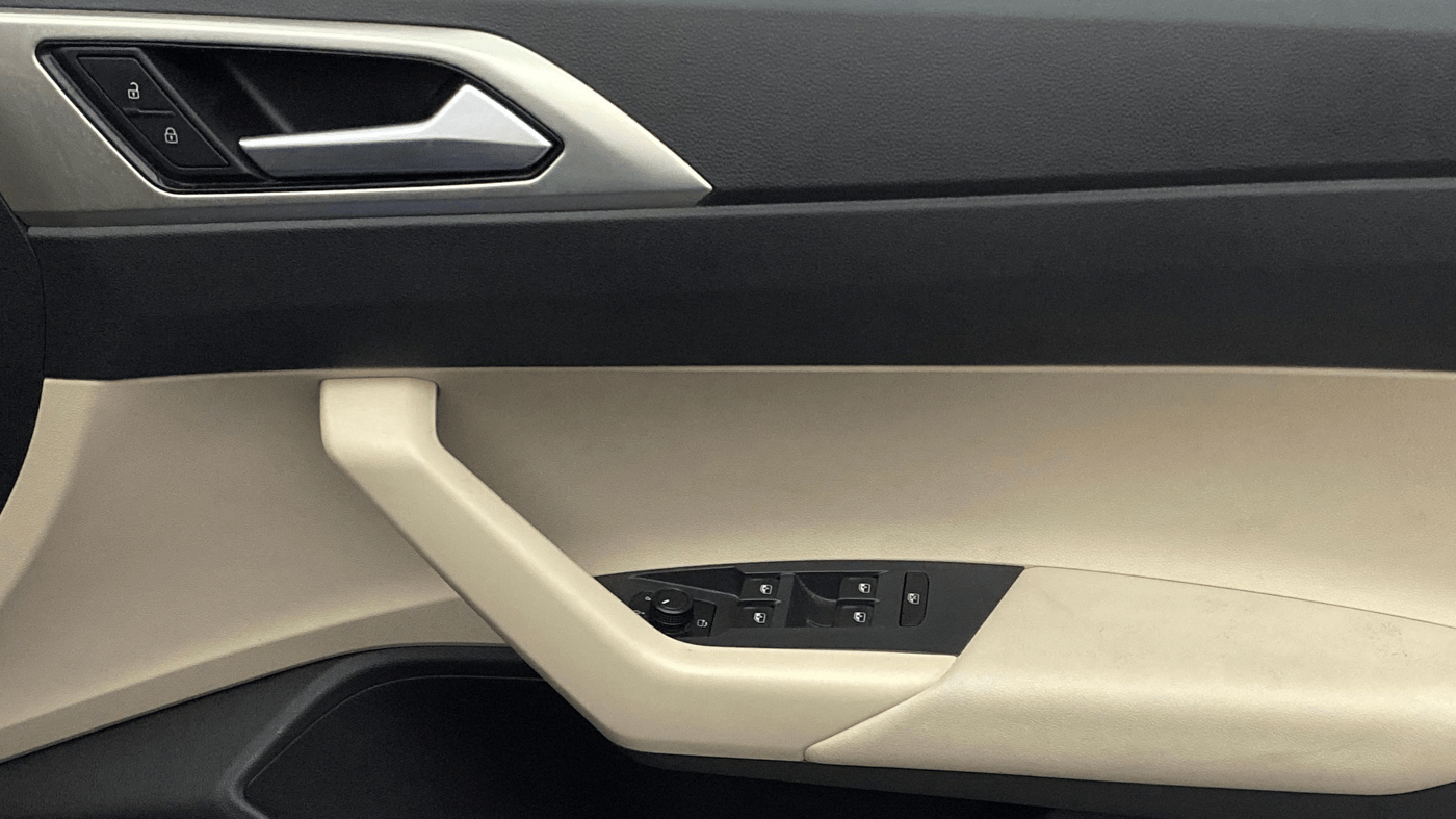 2022 Volkswagen VIRTUS HIGHLINE TSI 1.0 MT, Petrol, Manual, 28,233 km, Driver Side Door Panels Control