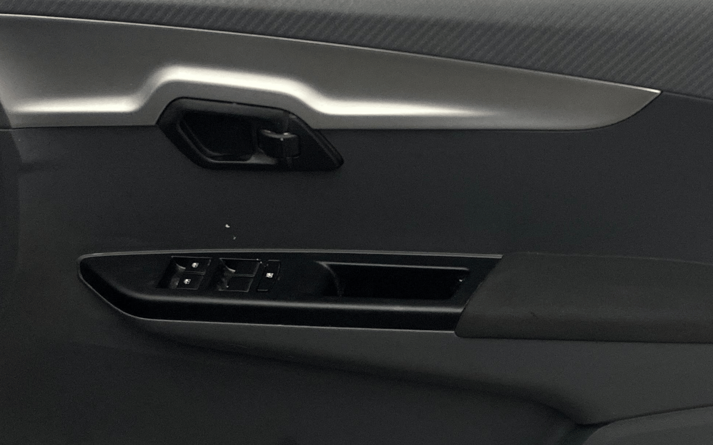2017 Mahindra Kuv100 K6 6 STR, Petrol, Manual, 60,272 km, Driver Side Door Panels Control