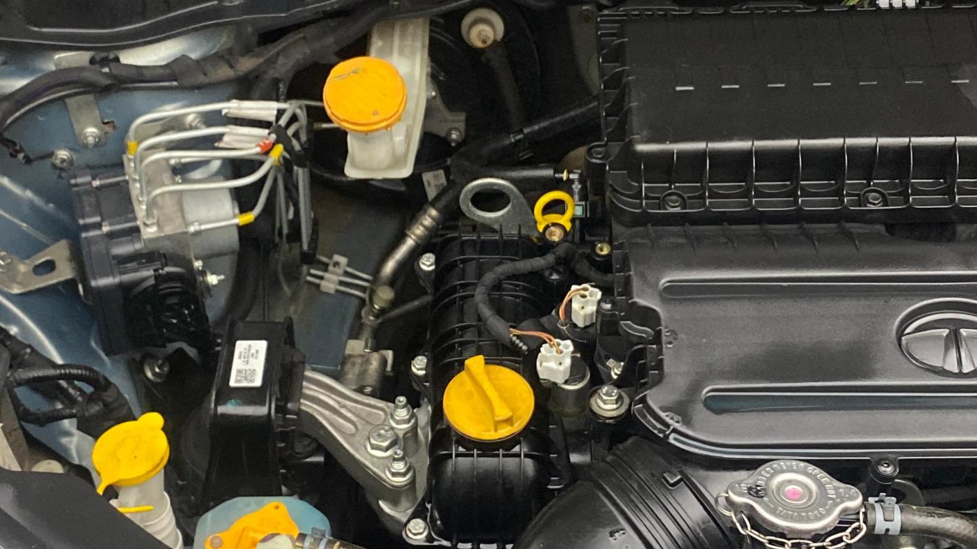 2022 Tata PUNCH ACCOMPLISHED AMT, Petrol, Automatic, 36,195 km, Engine View - Right