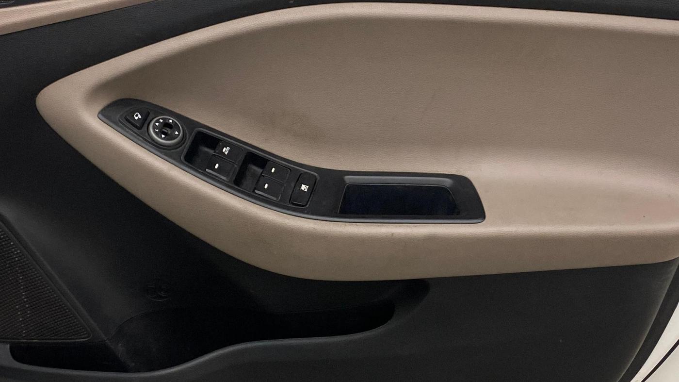 2019 Hyundai Elite i20 ASTA (O) CVT, Petrol, Automatic, 72,912 km, Driver Side Door Panels Control