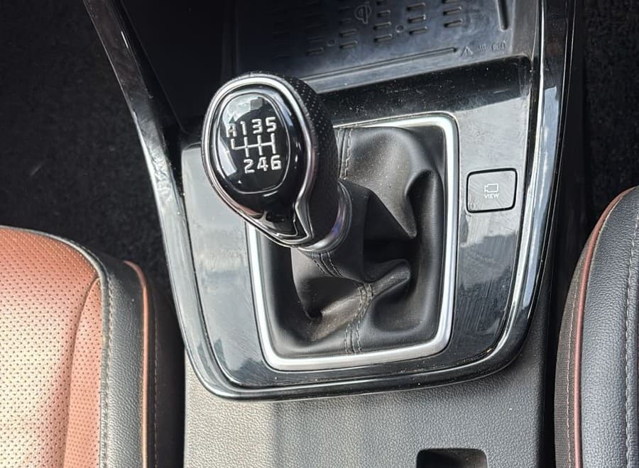 2023 Hyundai ALCAZAR PLATINUM 1.5 TURBO PETROL MT 7STR, Petrol, Manual, 24,496 km, Gear Lever