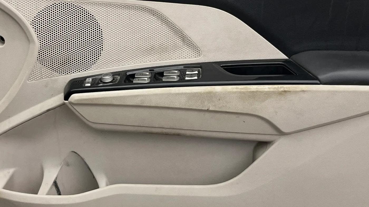 2021 Mahindra XUV300 W8 1.2 PETROL, Petrol, Manual, 52,717 km, Driver Side Door Panels Control