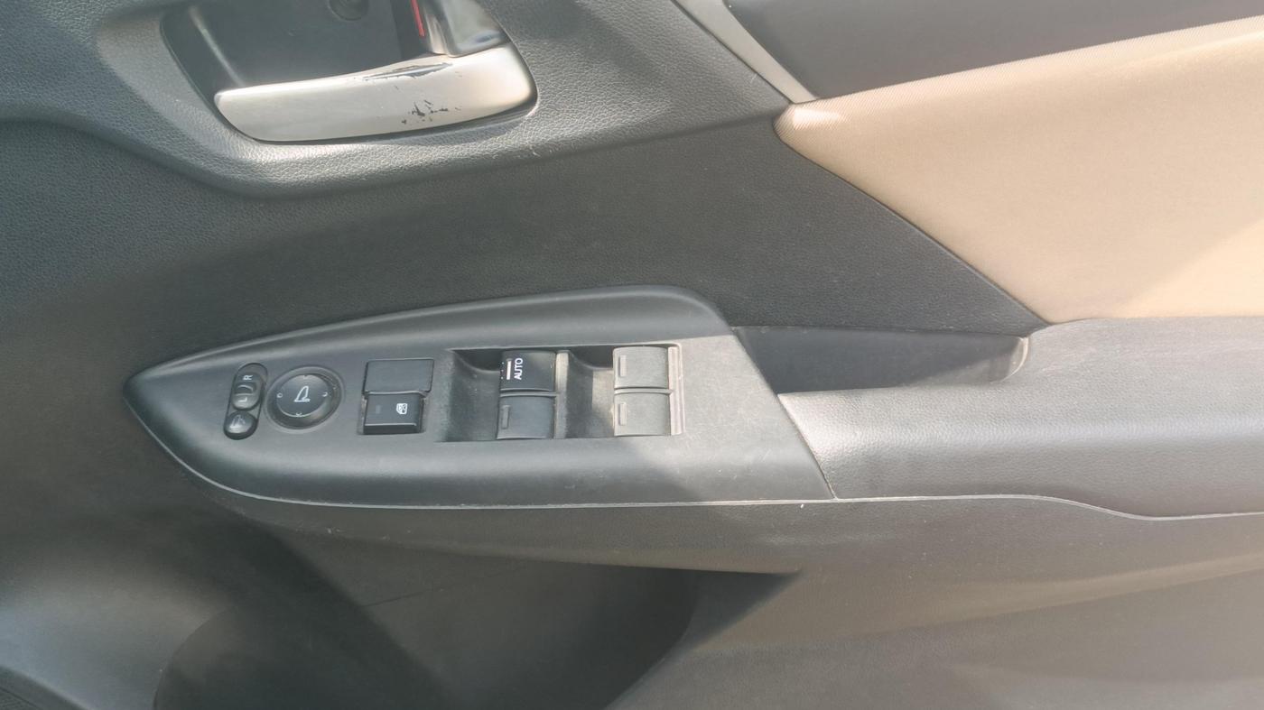 2015 Honda Jazz 1.2L I-VTEC V AT, Petrol, Automatic, 77,421 km, Driver Side Door Panels Control