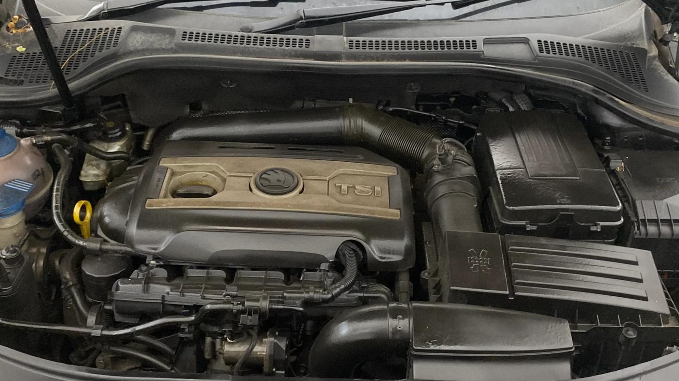 2014 Skoda Superb ELEGANCE 1.8 TSI AT, Petrol, Automatic, 76,935 km, Engine View