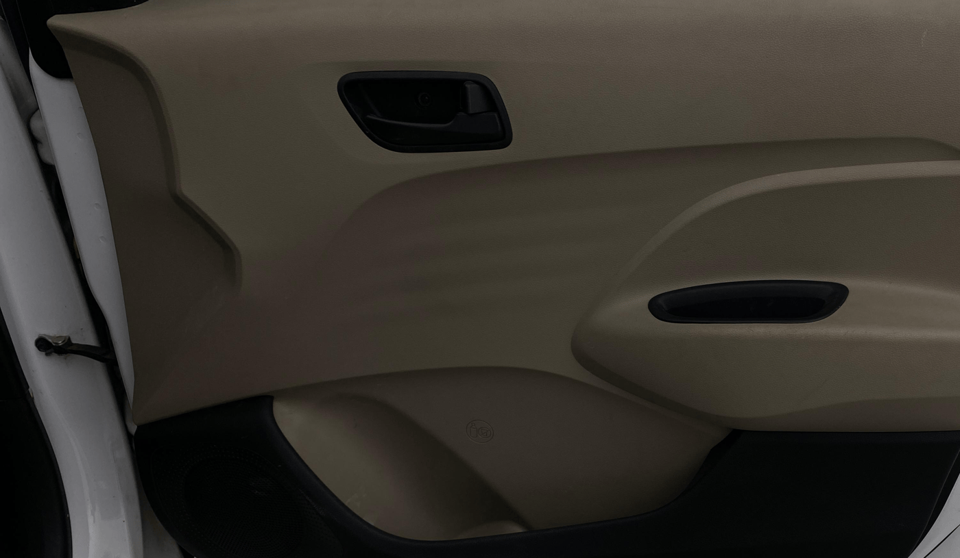 2022 Hyundai NEW SANTRO ERA EXECUTIVE, Petrol, Manual, 37,548 km, Driver Side Door Panels Control