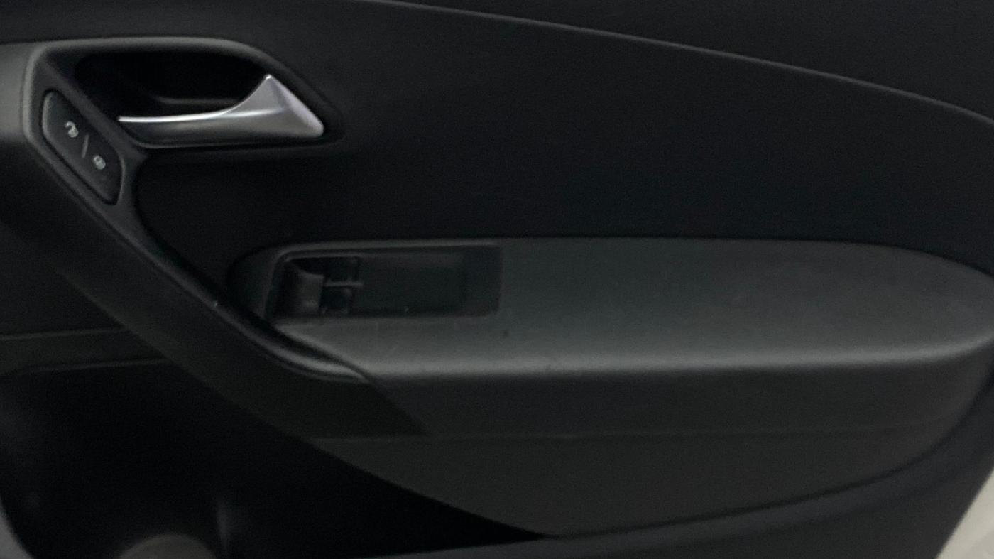 2019 Volkswagen Ameo TRENDLINE 1.0L, CNG, Manual, 86,500 km, Driver Side Door Panels Control