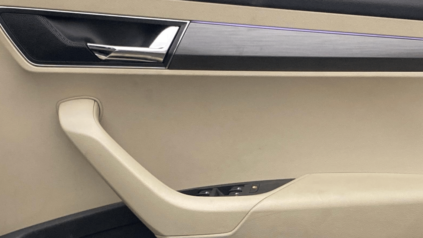 2020 Skoda Karoq STYLE 1.5 TSI AT, Petrol, Automatic, 1,05,516 km, Driver Side Door Panels Control