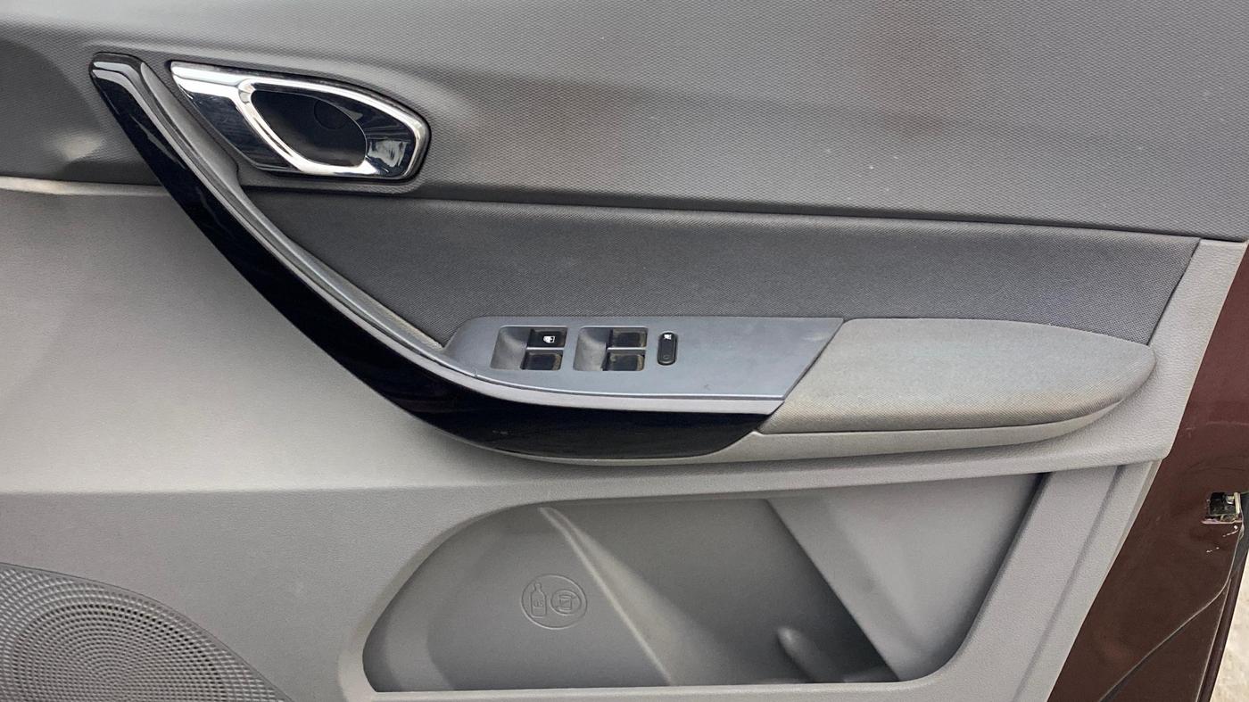 2021 Tata TIGOR XZA PLUS PETROL, Petrol, Automatic, 39,890 km, Driver Side Door Panels Control