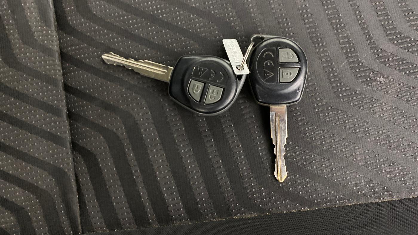 2022 Maruti Swift VXI, Petrol, Manual, 42,636 km, Key Close Up