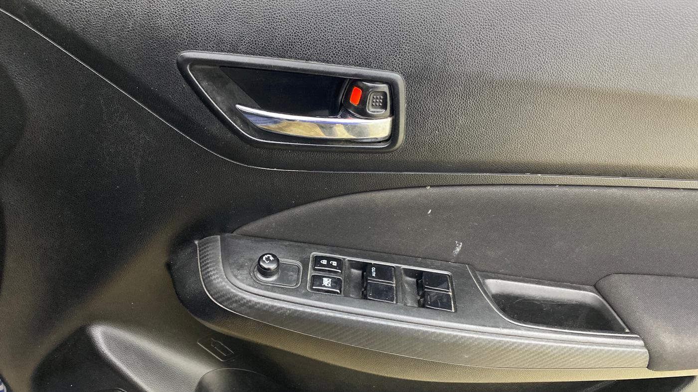 2022 Maruti Swift VXI, Petrol, Manual, 42,636 km, Driver Side Door Panels Control