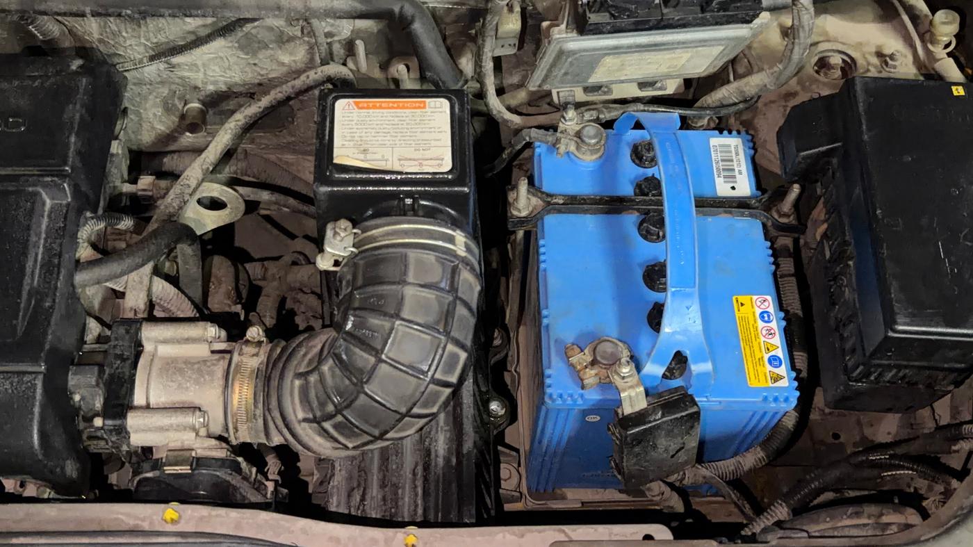 2016 Mahindra Kuv100 K8 6 STR, Petrol, Manual, 52,031 km, Engine View - Left