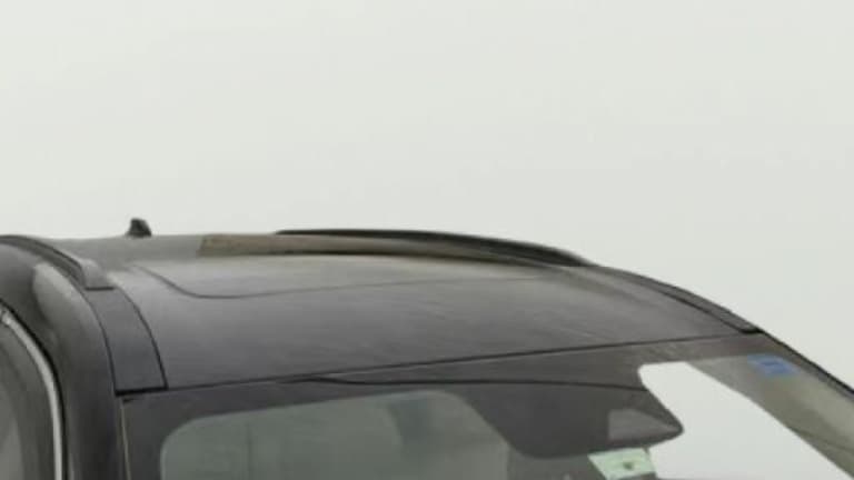 2022 Mahindra XUV700 AX 7 P AT 7 STR, Petrol, Automatic, 79,799 km, Moonroof/ Sunroof