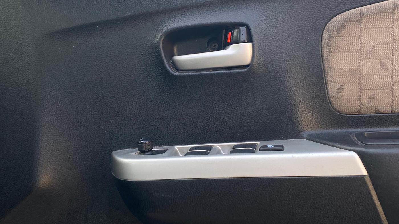 2016 Maruti Wagon R 1.0 VXI, CNG, Manual, 65,601 km, Driver Side Door Panels Control