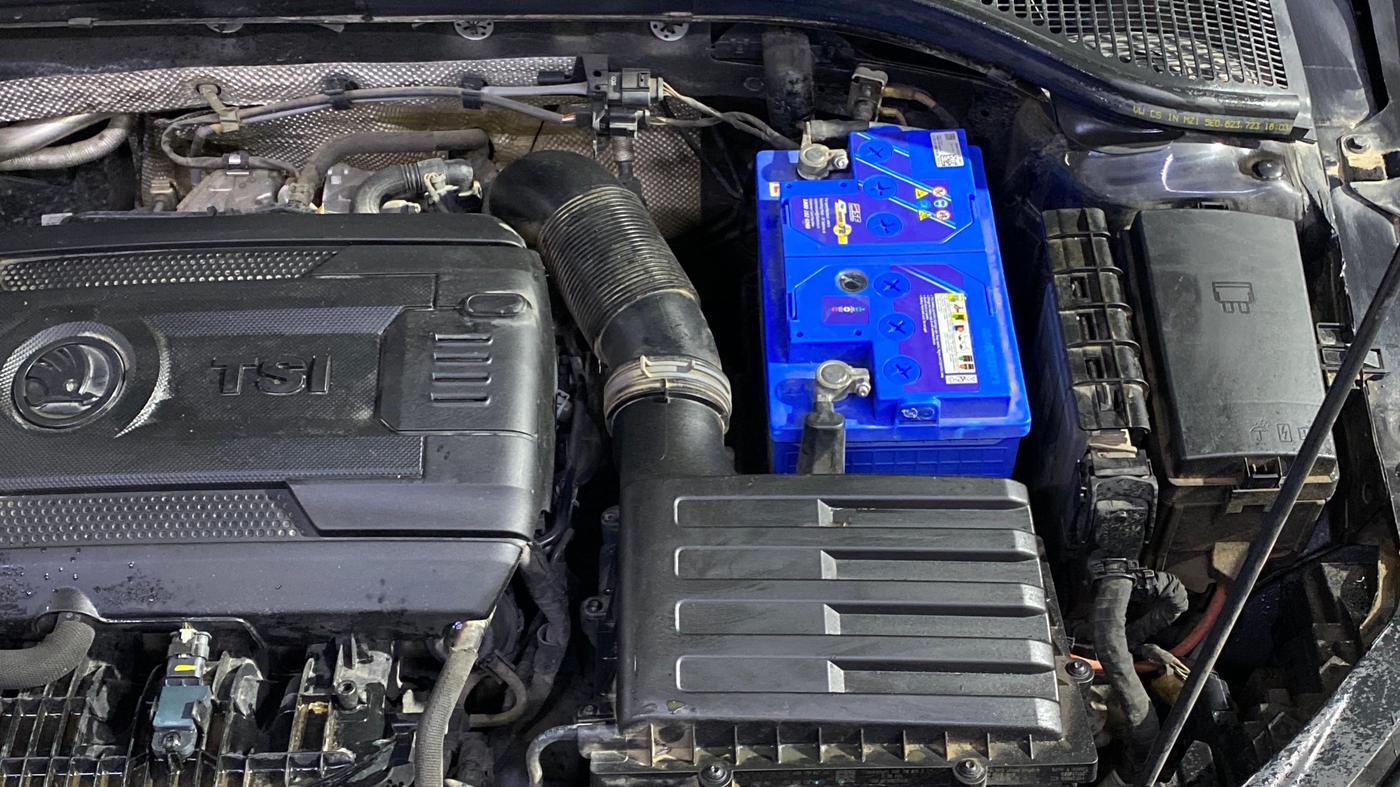 2019 Skoda Octavia L&K 1.8 TSI AT, Petrol, Automatic, 40,243 km, Engine View - Left