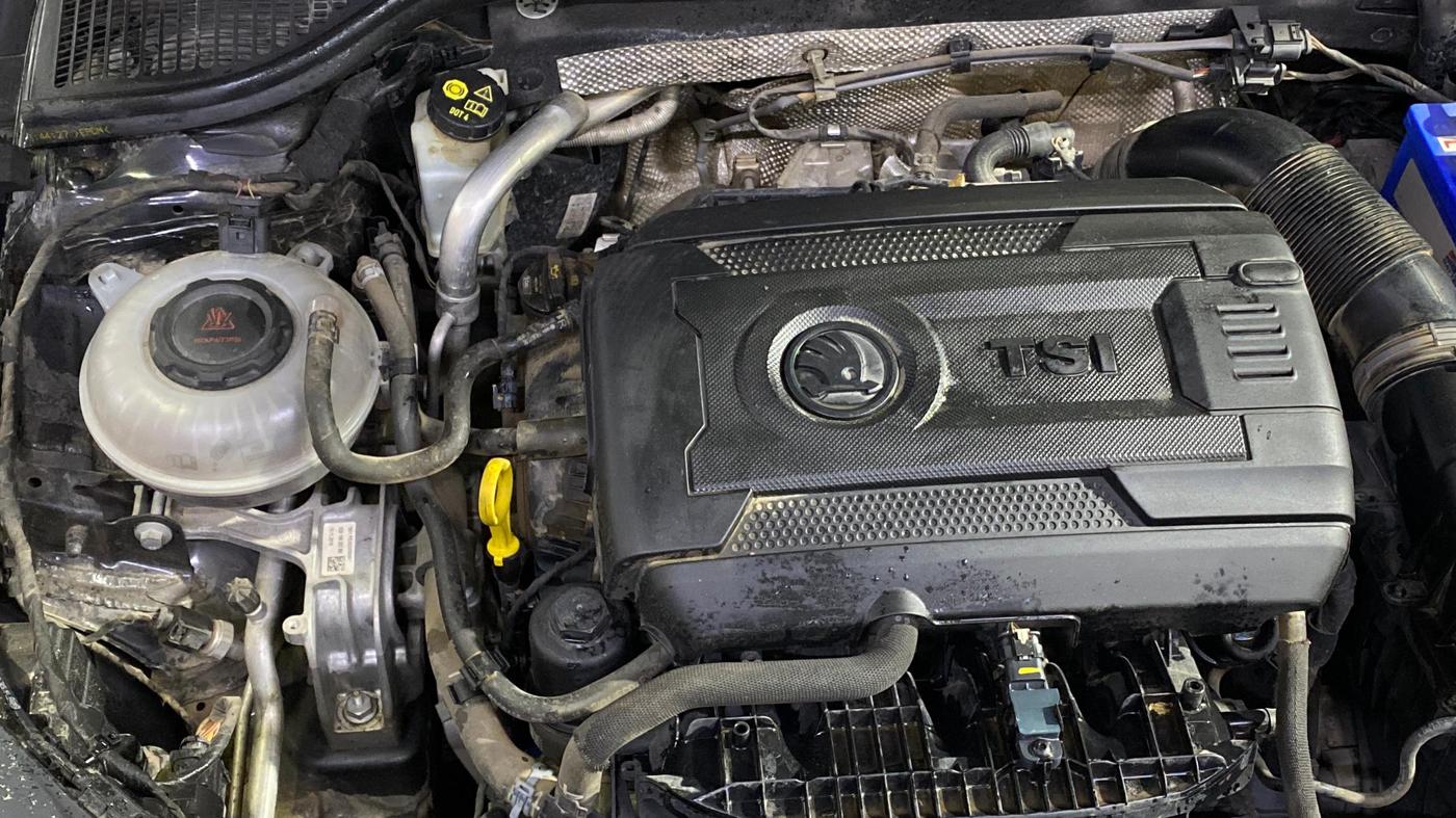 2019 Skoda Octavia L&K 1.8 TSI AT, Petrol, Automatic, 40,243 km, Engine View - Right