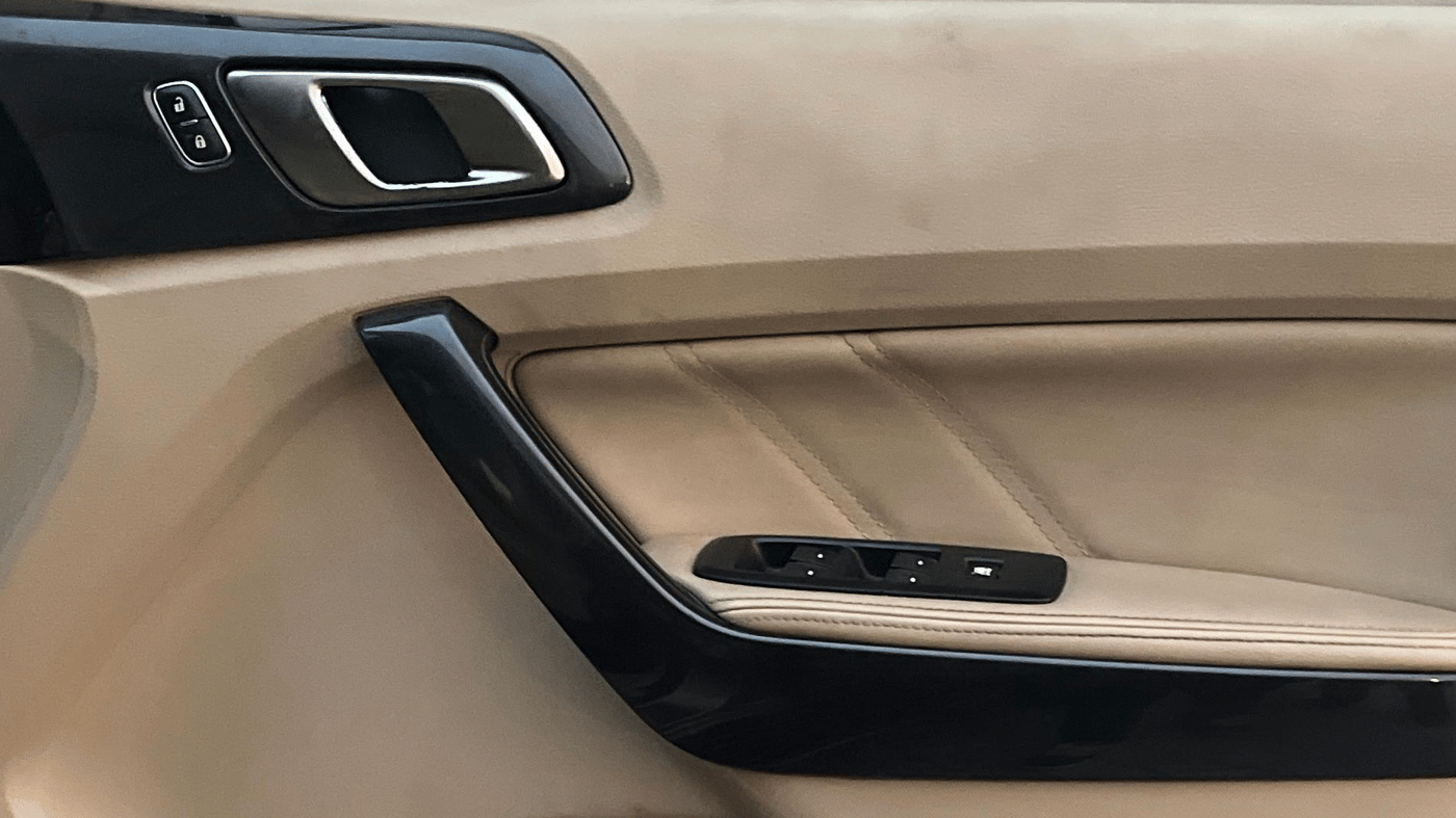 2020 Ford Endeavour TITANIUM PLUS 2.0 4X4 AT SUNROOF, Diesel, Automatic, 1,43,292 km, Driver Side Door Panels Control