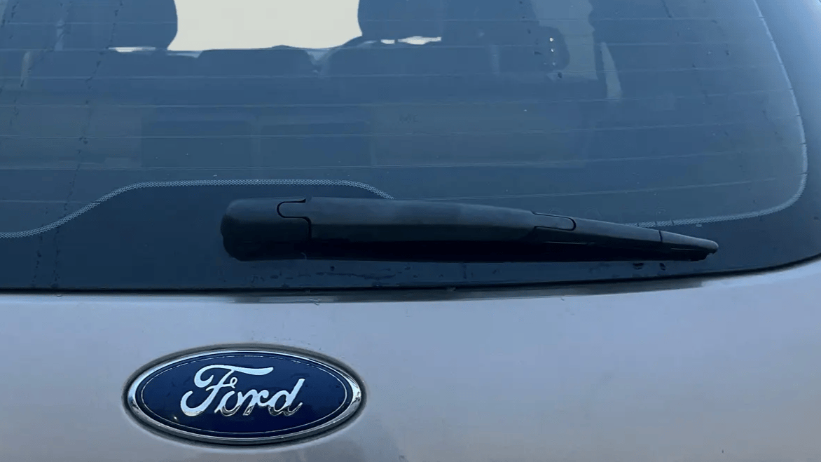 2020 Ford Endeavour TITANIUM PLUS 2.0 4X4 AT SUNROOF, Diesel, Automatic, 1,43,292 km, Rear Wiper