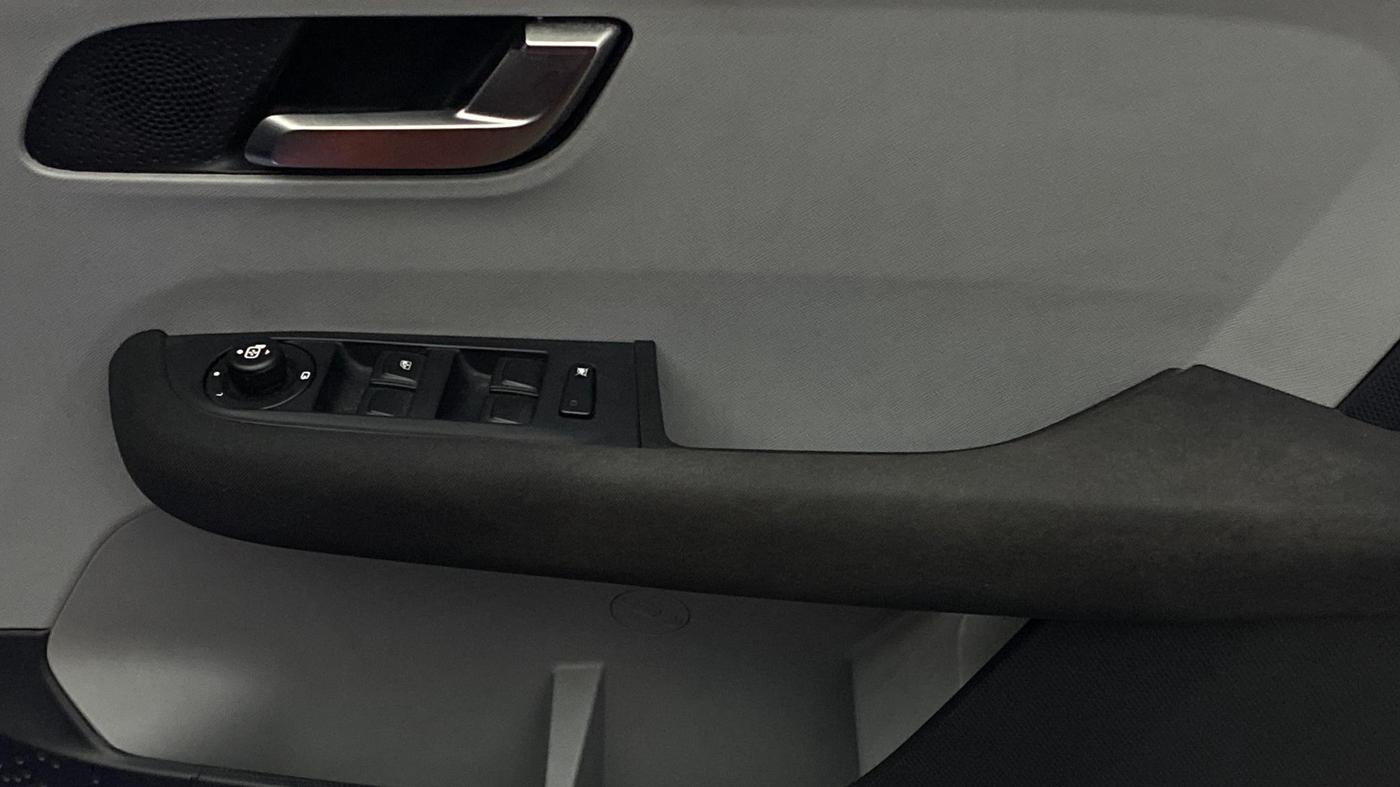 2021 Tata ALTROZ XZ PETROL, Petrol, Manual, 36,876 km, Driver Side Door Panels Control