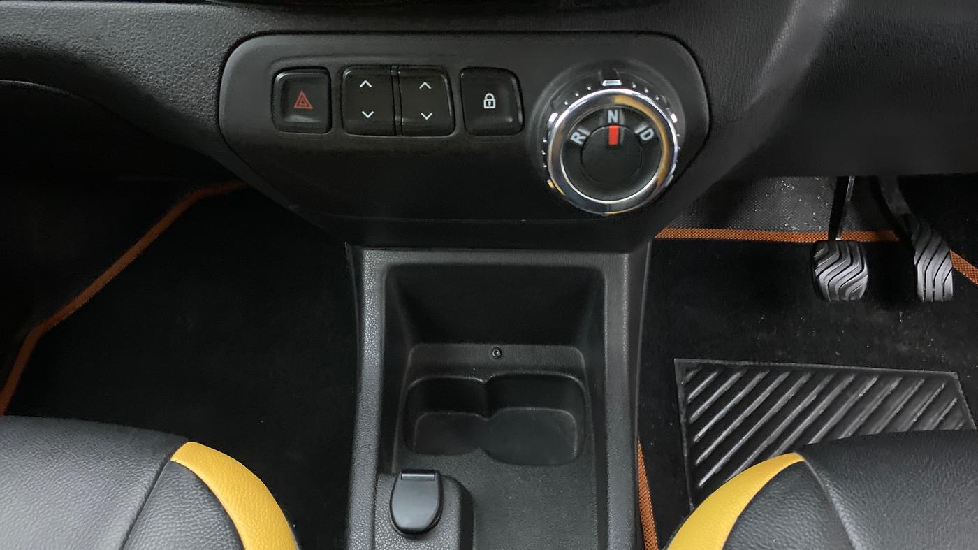 2018 Renault Kwid CLIMBER 1.0 AT, Petrol, Automatic, 42,920 km, Gear Lever