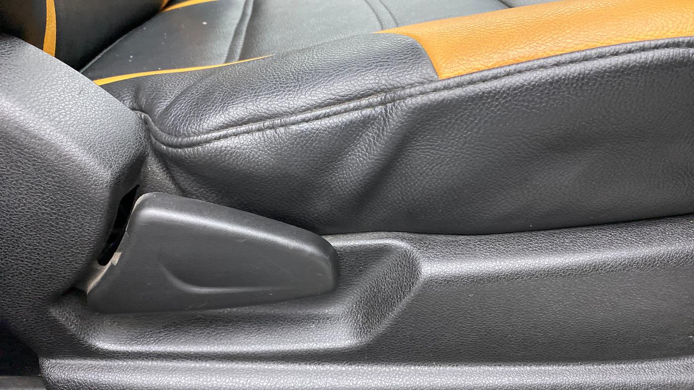 2018 Renault Kwid CLIMBER 1.0 AT, Petrol, Automatic, 42,920 km, Driver Side Adjustment Panel