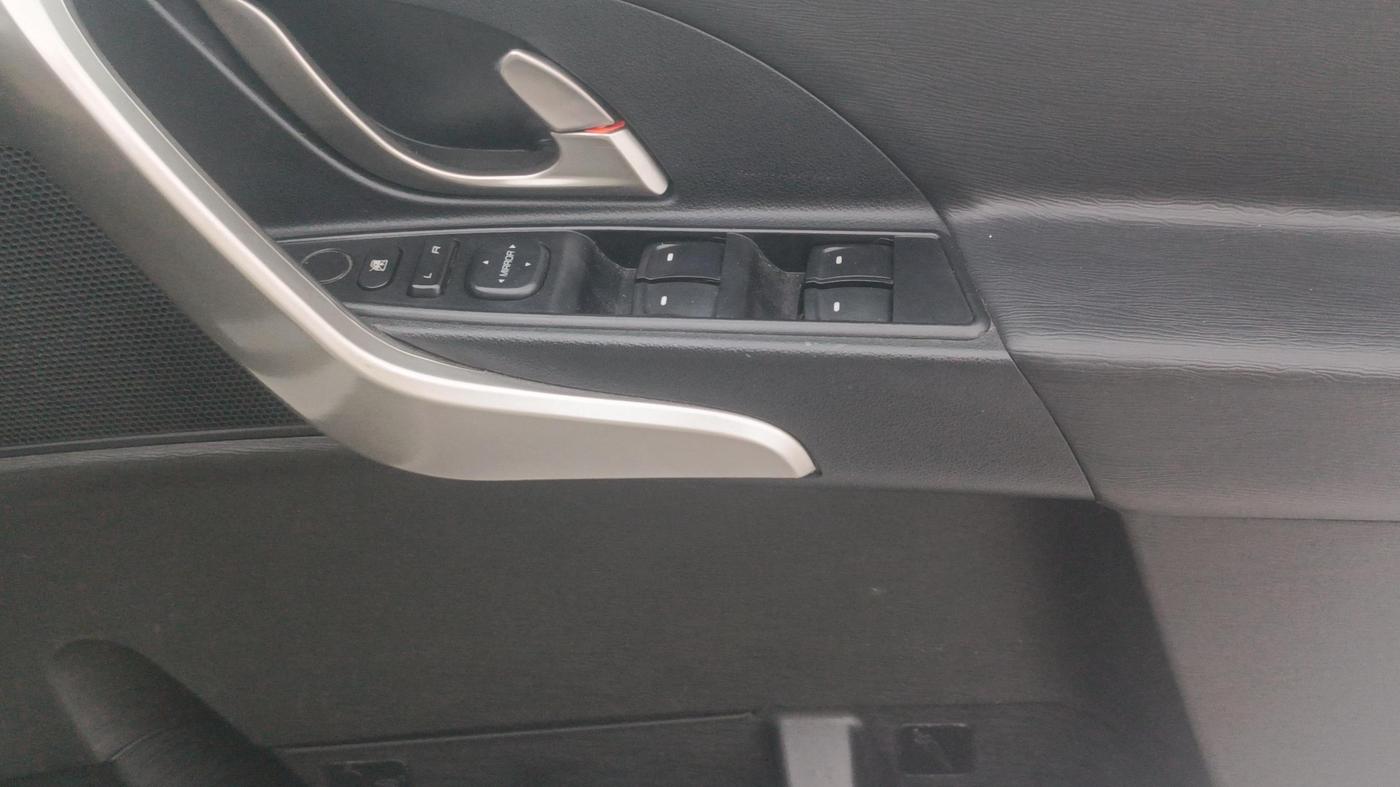 2018 Mahindra XUV500 W7, Diesel, Manual, 1,17,053 km, Driver Side Door Panels Control