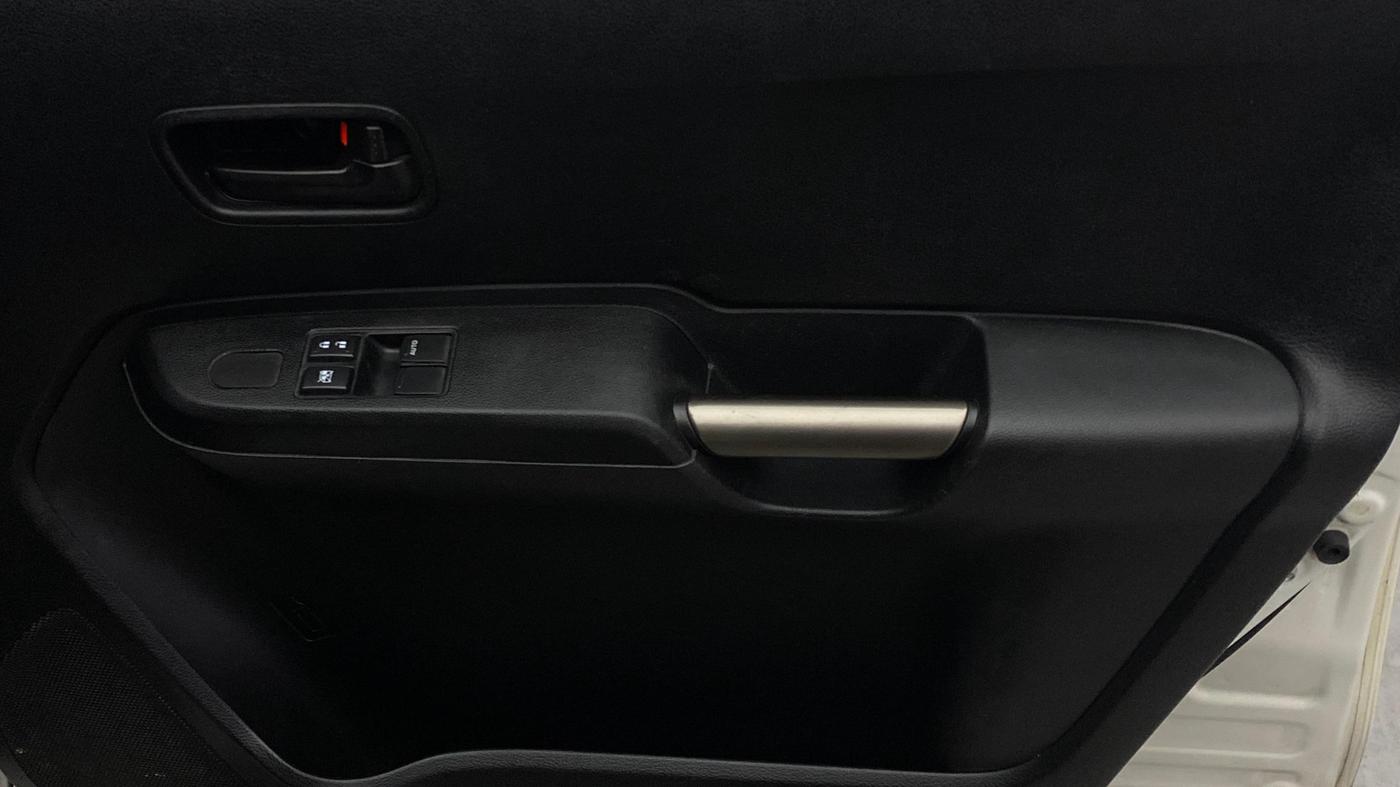 2018 Maruti IGNIS SIGMA 1.2, Petrol, Manual, 39,332 km, Driver Side Door Panels Control