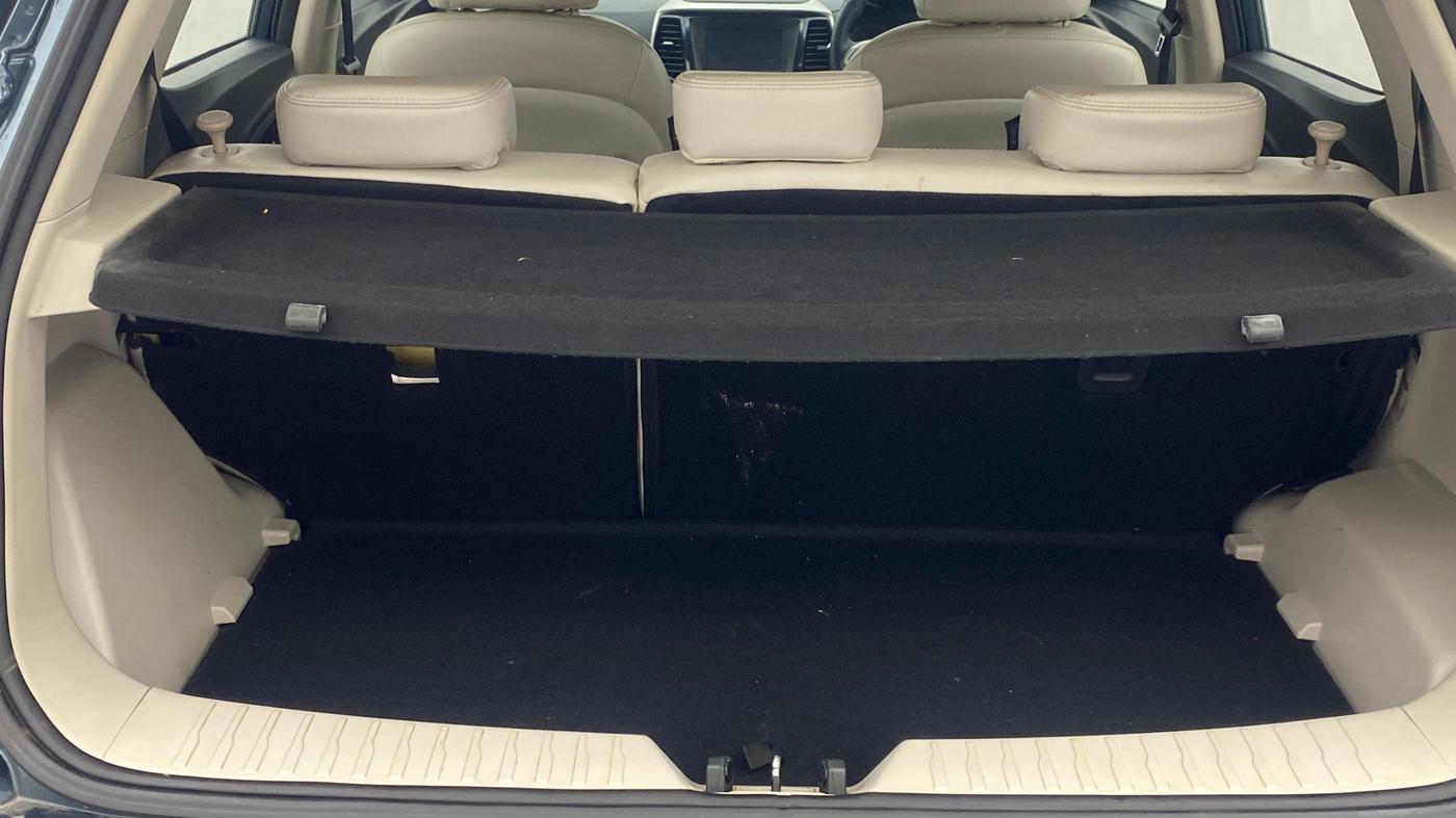 2021 Mahindra XUV300 W8 (O) 1.2 PETROL, Petrol, Manual, 37,567 km, Boot Inside