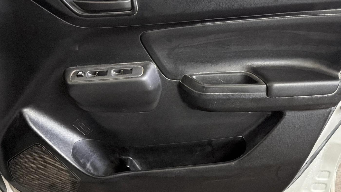 2019 Maruti Swift LXI, Petrol, Manual, 49,997 km, Driver Side Door Panels Control