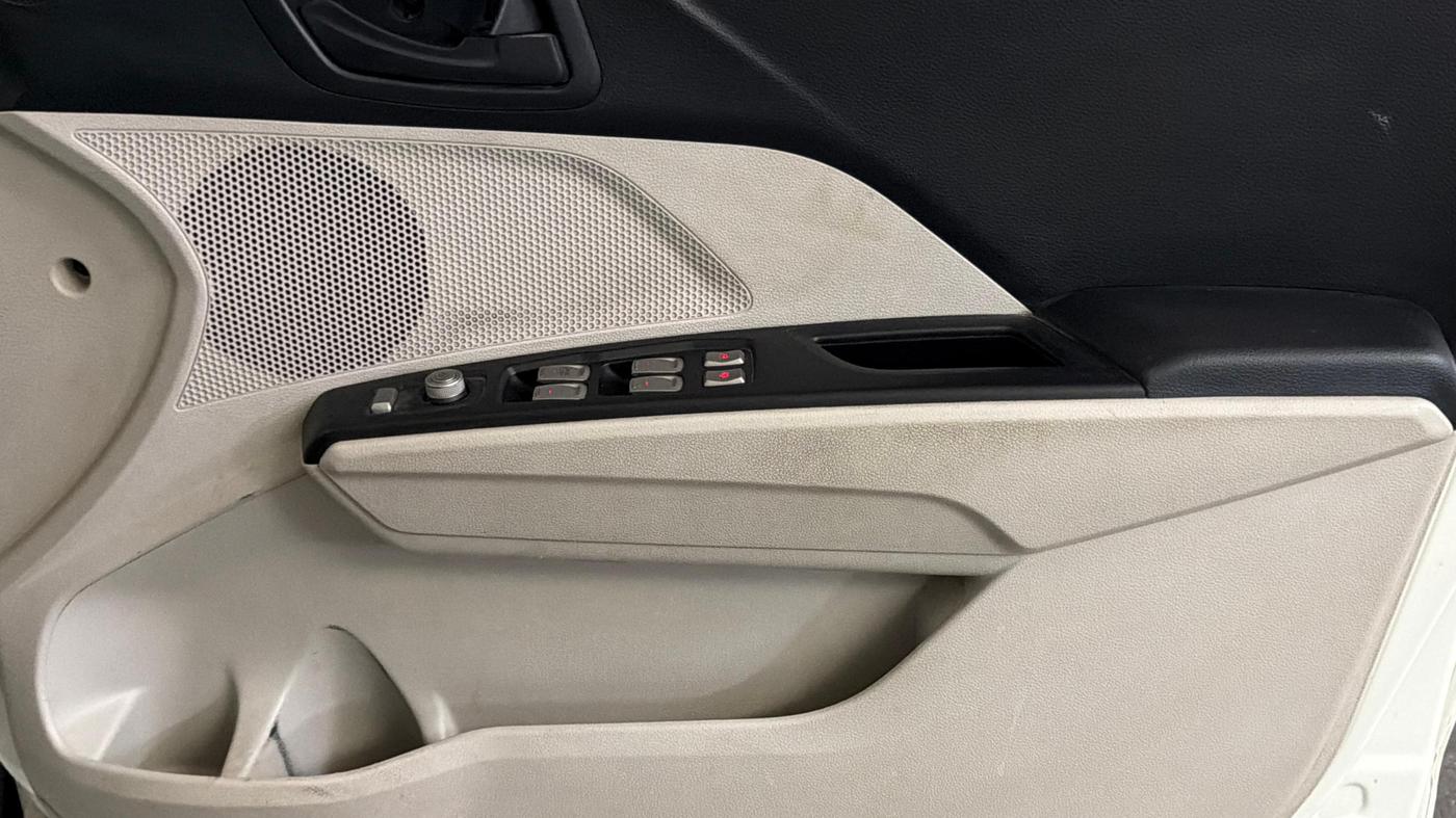 2022 Mahindra XUV300 W4 1.5 DIESEL, Diesel, Manual, 39,322 km, Driver Side Door Panels Control