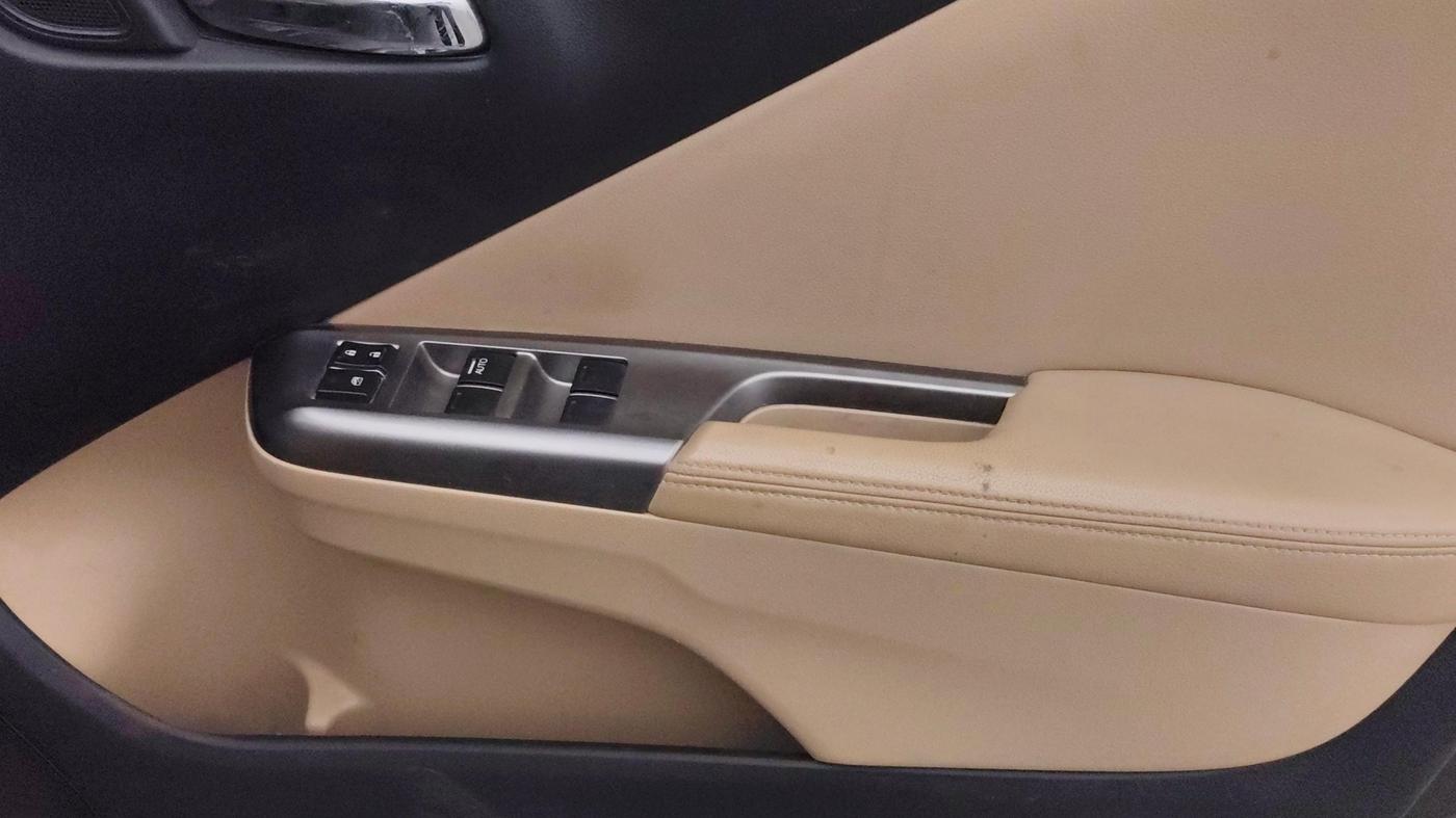 2015 Honda City 1.5L I-VTEC VX, CNG, Manual, 1,00,670 km, Driver Side Door Panels Control