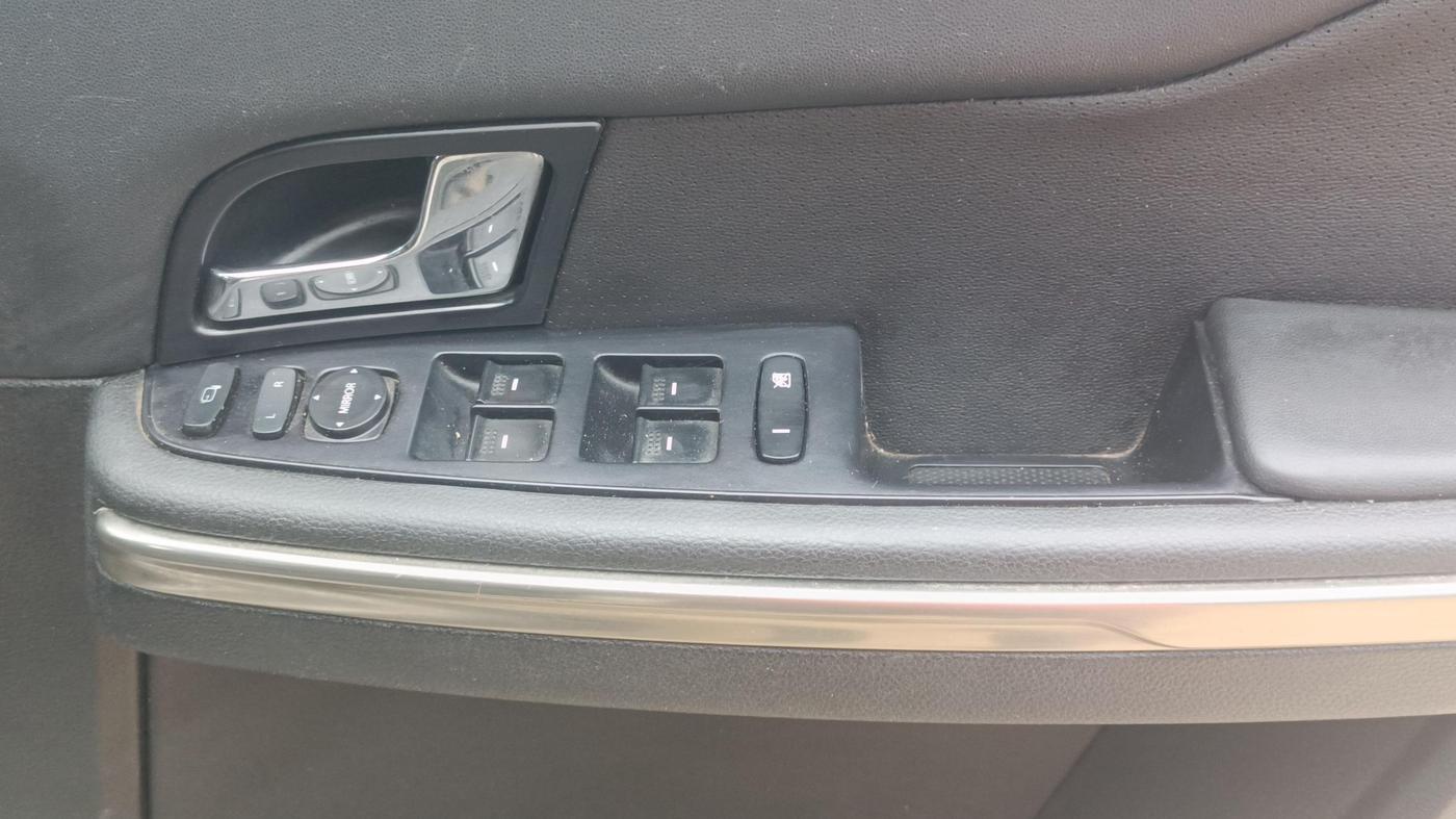 2019 Tata Hexa XTA 4X2 7 STR, Diesel, Automatic, 91,121 km, Driver Side Door Panels Control