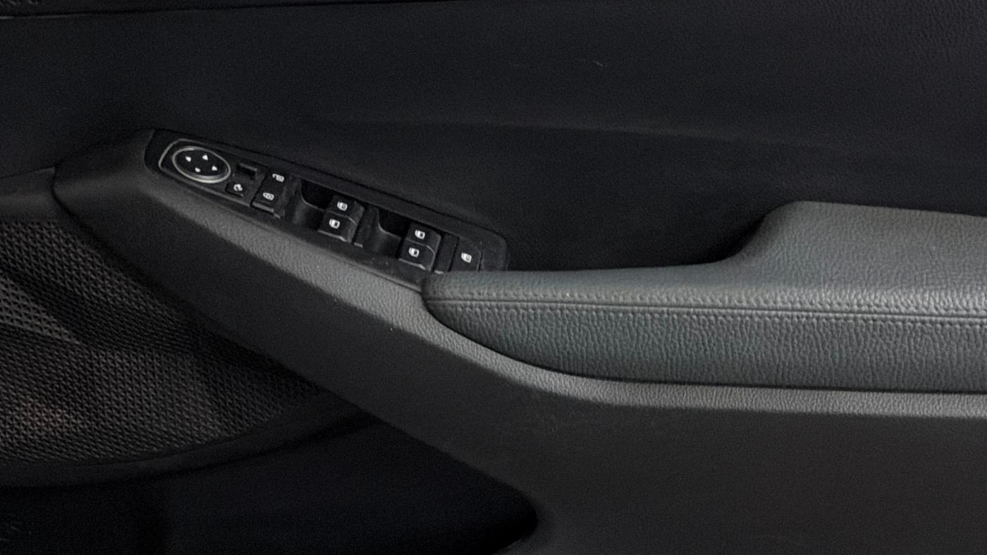2023 KIA SELTOS HTK PLUS 1.5 IMT, Petrol, Manual, 92,451 km, Driver Side Door Panels Control