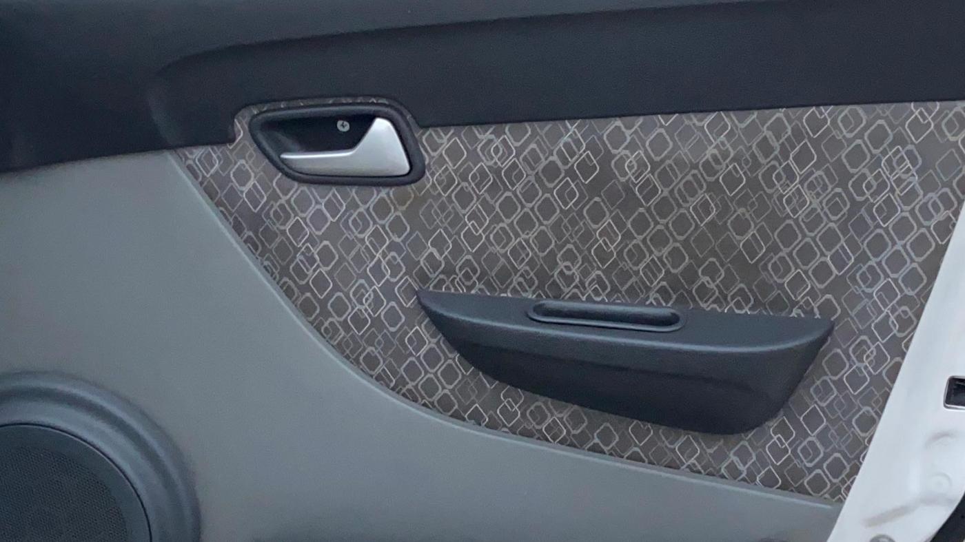 2018 Maruti Alto 800 LXI, Petrol, Manual, 86,962 km, Driver Side Door Panels Control