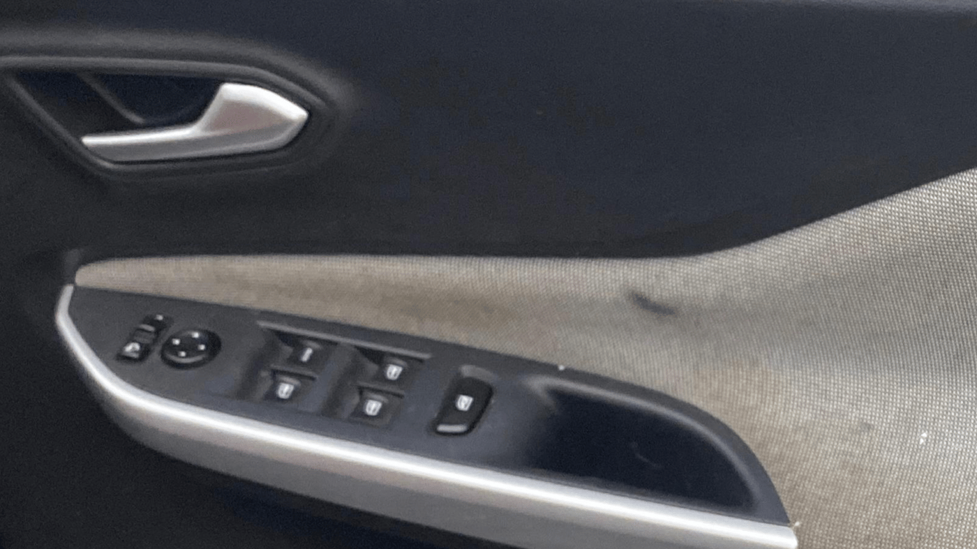 2021 Nissan MAGNITE XV MT, Petrol, Manual, 31,678 km, Driver Side Door Panels Control