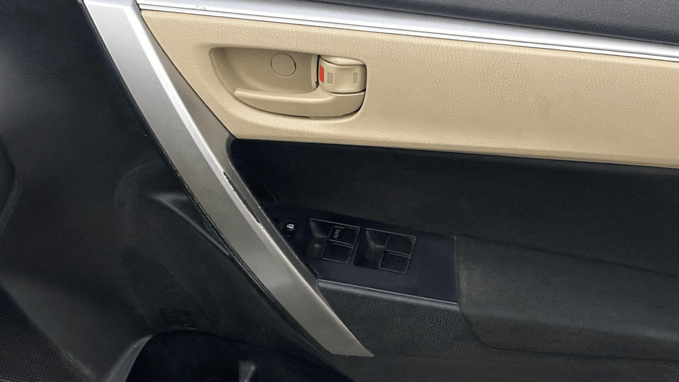 2015 Toyota Corolla Altis J DIESEL, Diesel, Manual, 1,05,565 km, Driver Side Door Panels Control