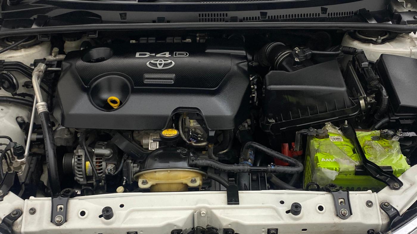 2015 Toyota Corolla Altis J DIESEL, Diesel, Manual, 1,05,565 km, Engine View