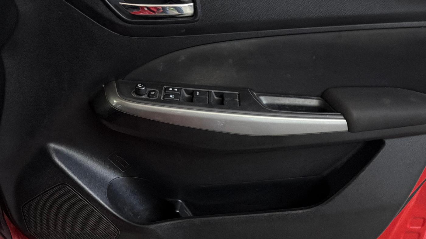 2019 Maruti Swift ZXI AMT, Petrol, Automatic, 67,094 km, Driver Side Door Panels Control
