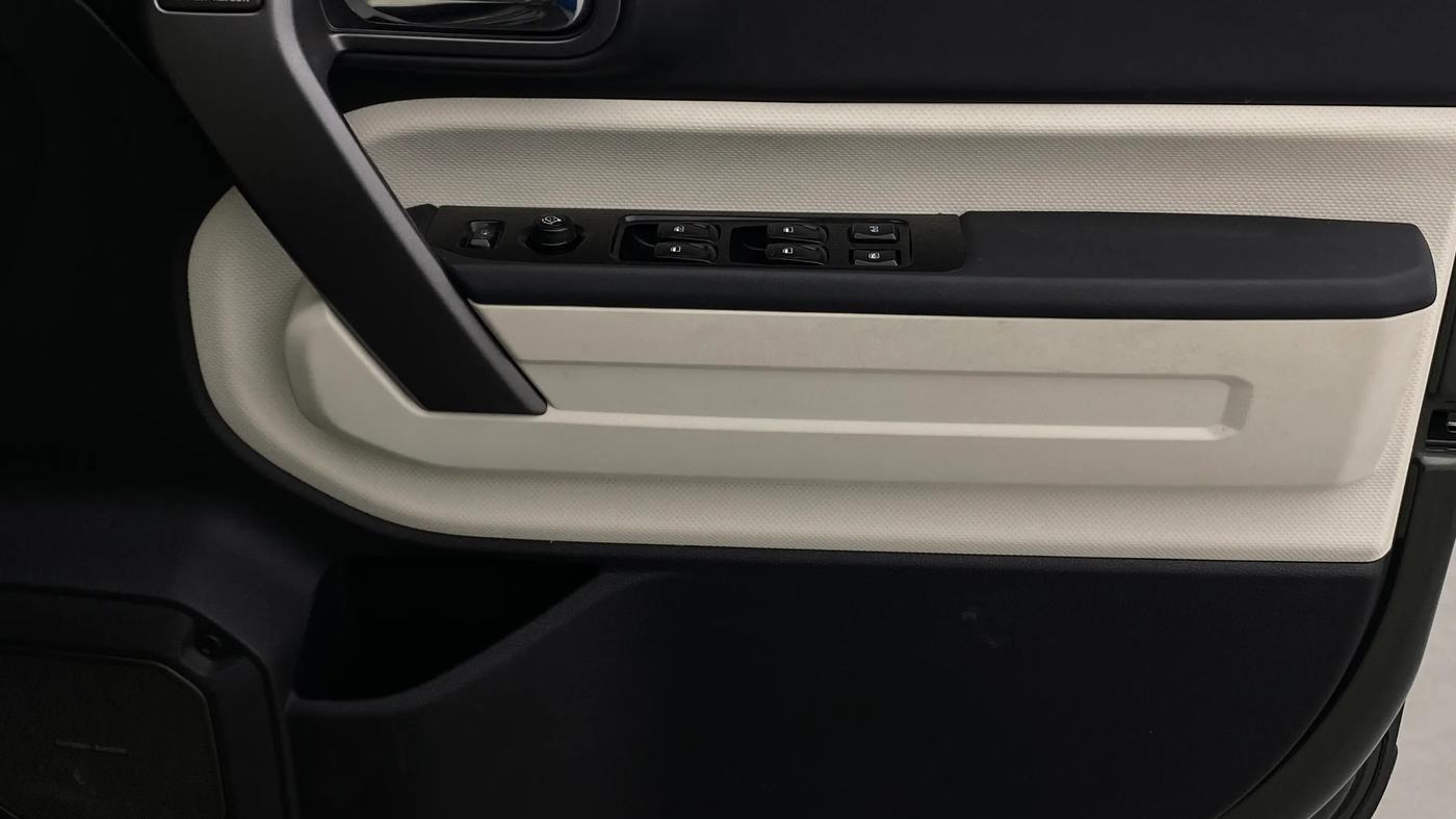2025 Mahindra Thar Roxx AX7 L Diesel AT 4WD, Diesel, Automatic, 19,011 km, Driver Side Door Panels Control