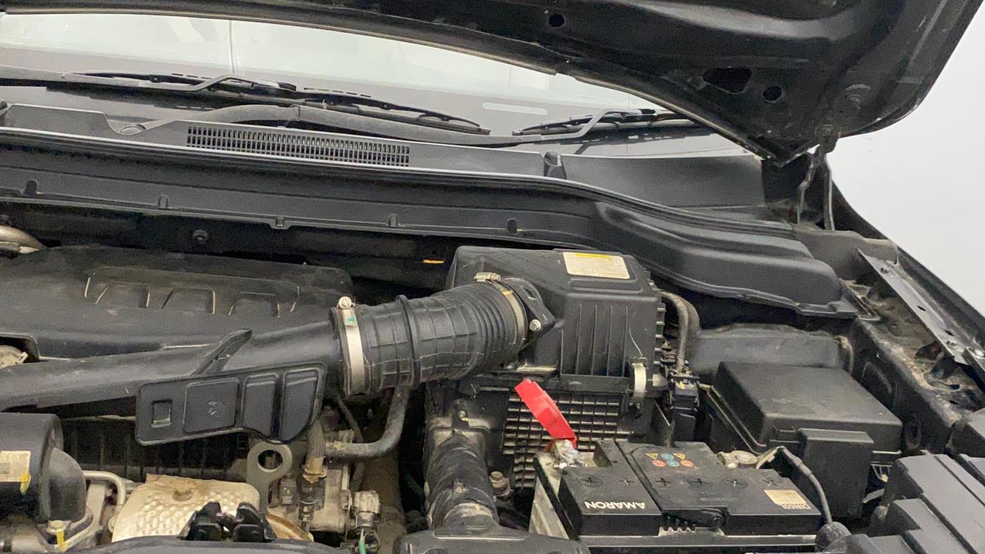 2022 Mahindra XUV300 W8 1.2 PETROL, Petrol, Manual, 41,698 km, Engine View - Left