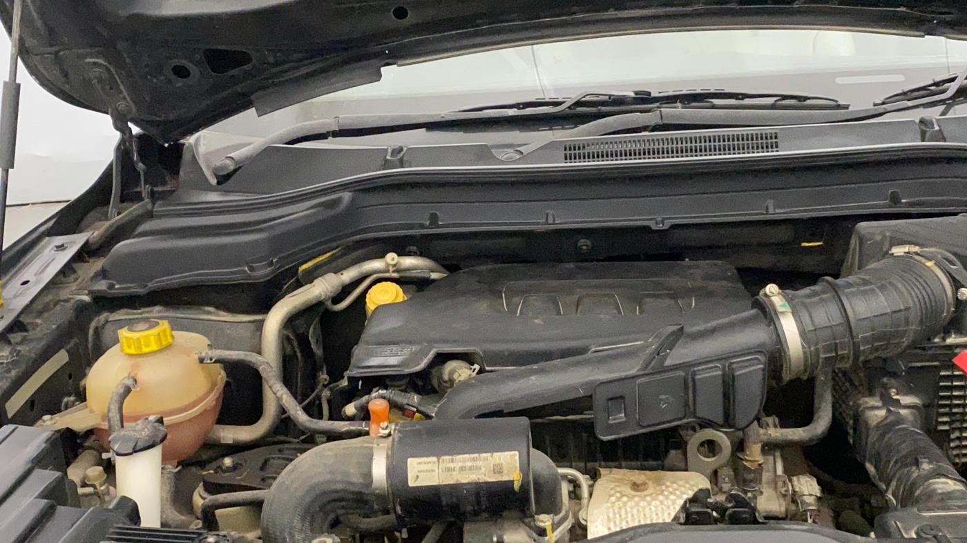 2022 Mahindra XUV300 W8 1.2 PETROL, Petrol, Manual, 41,698 km, Engine View - Right