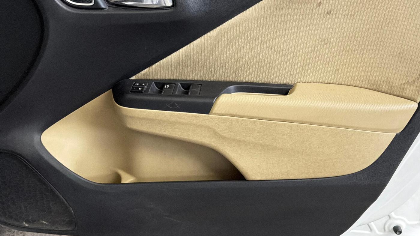 2023 Honda City 1.5L I-VTEC V MT 5TH GEN, Petrol, Manual, 72,661 km, Driver Side Door Panels Control